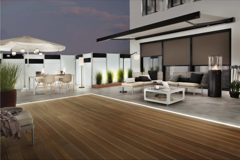 terrassenüberdachung mit solarmodulen