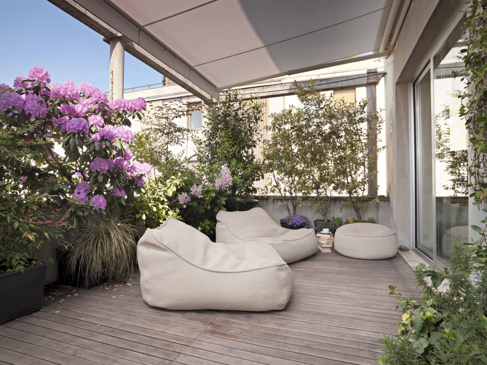 terrassenüberdachung mit solarmodulen